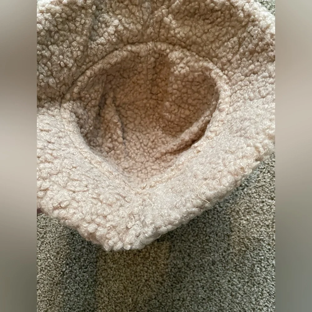 Reversible faux lambswool corduroy bucket hat NWT